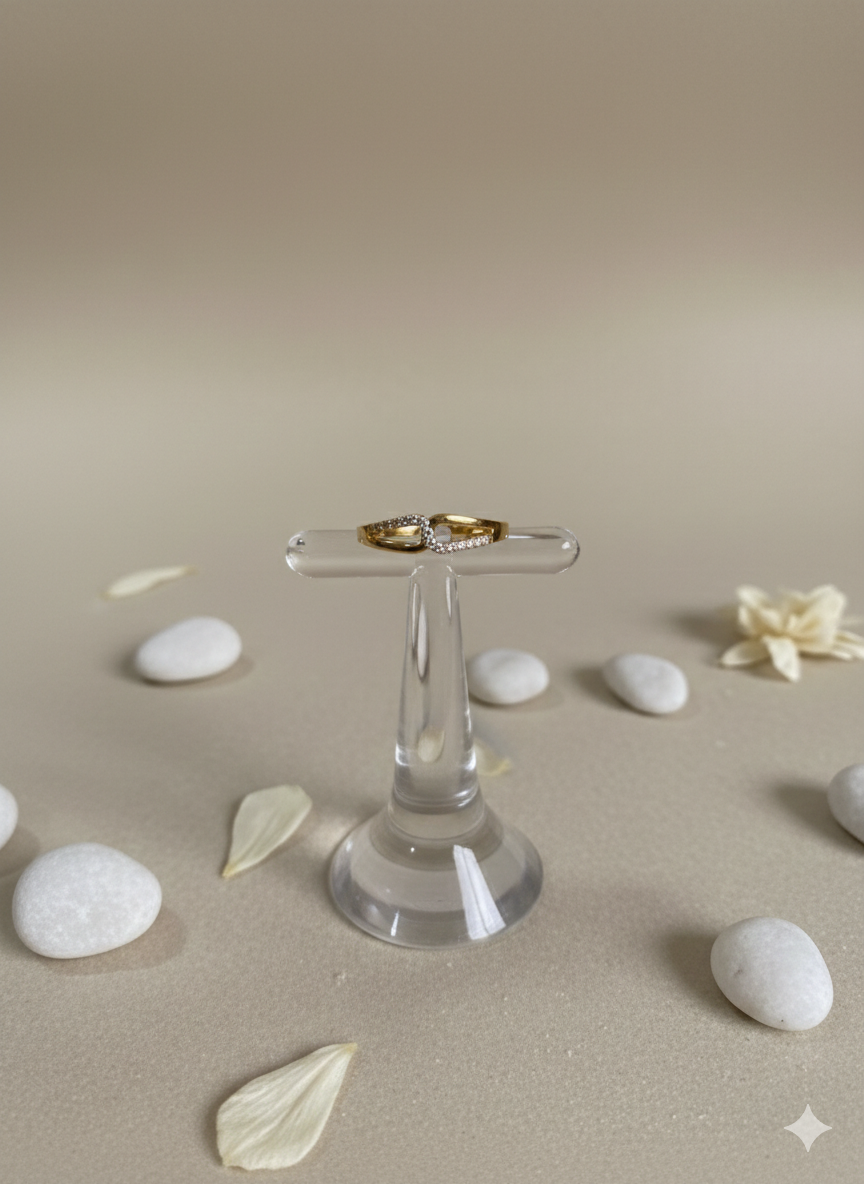 Delicate gold loop diamond ring