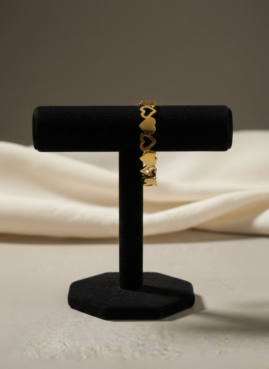 Golden hearts bracelet, everyday elegance