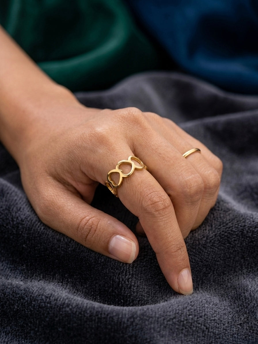 Modern cutout heart design gold ring