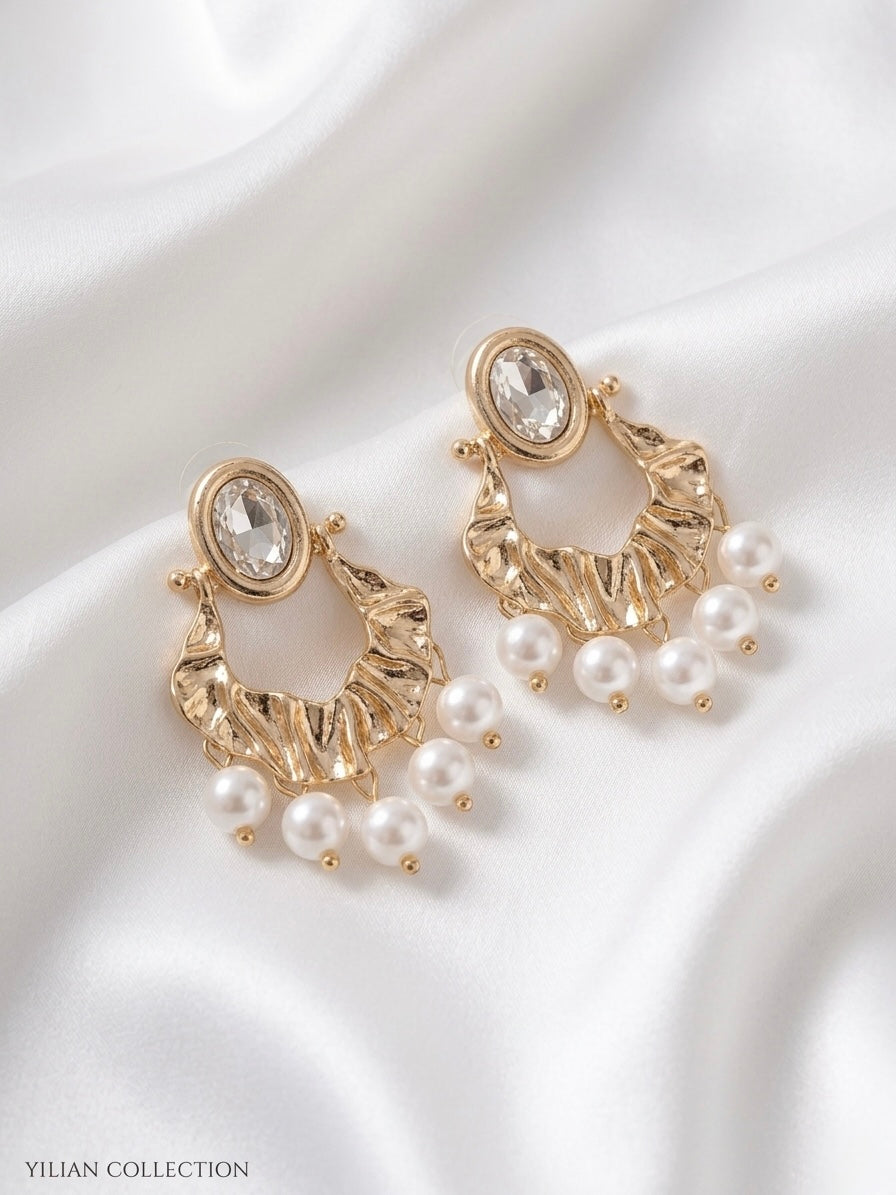 Vintage gold textured chandelier crystal earrings.