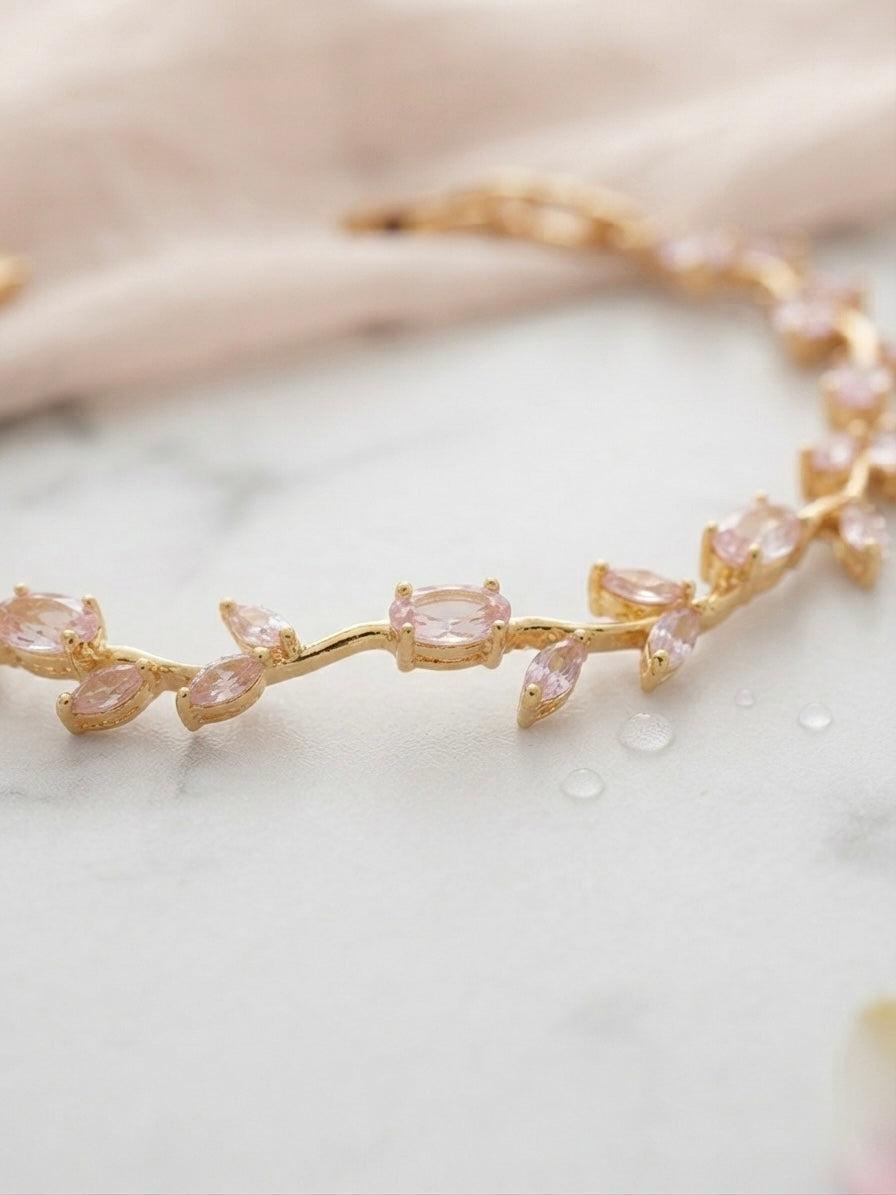 Radiant floral bracelet, timeless gold.