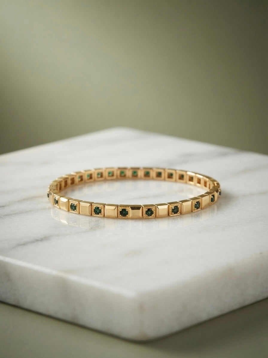 Anti-tarnish emerald stone bracelet.