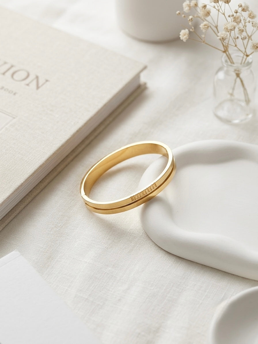 Sophisticated grooved gold statement kada.