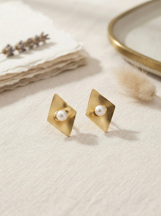 Brushed gold diamond pearl stud earrings