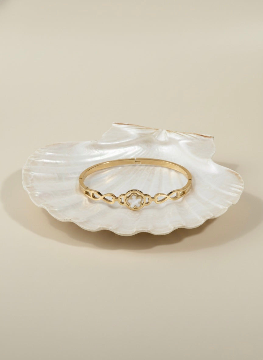 Elegant Infinity Clover Bracelet