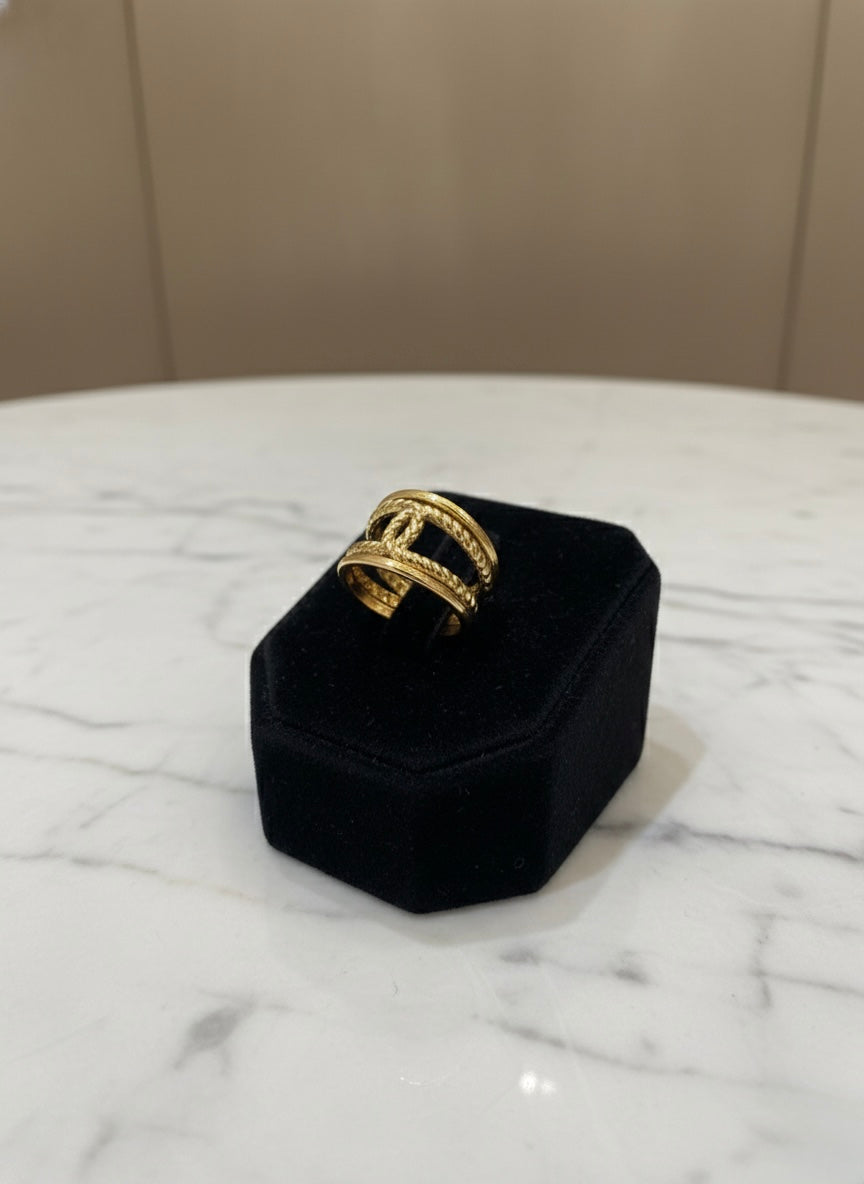 Classic gold adjustable ring