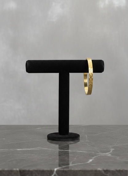 Classic gold bangle, bow design