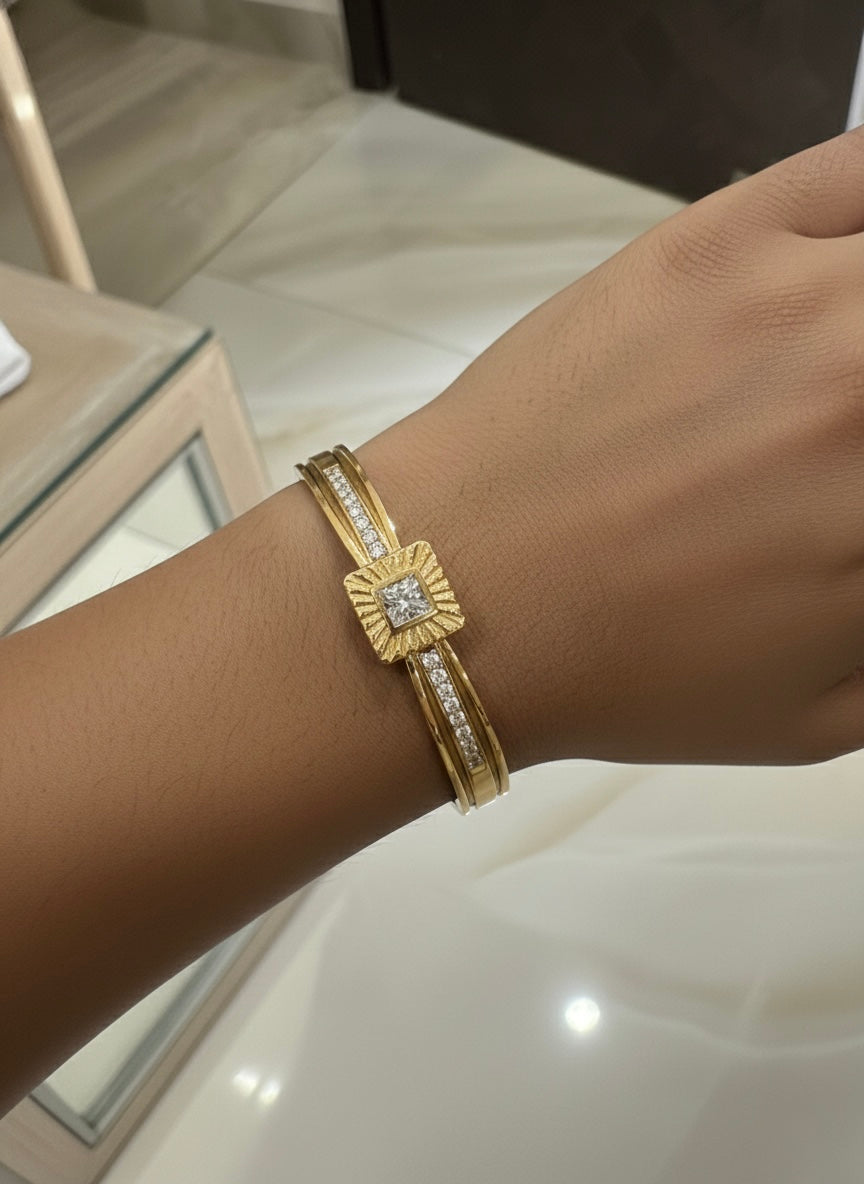 Elegant gold bracelet with centerpiece