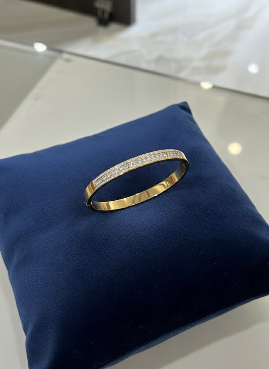 Timeless gold bracelet, luxe sparkle