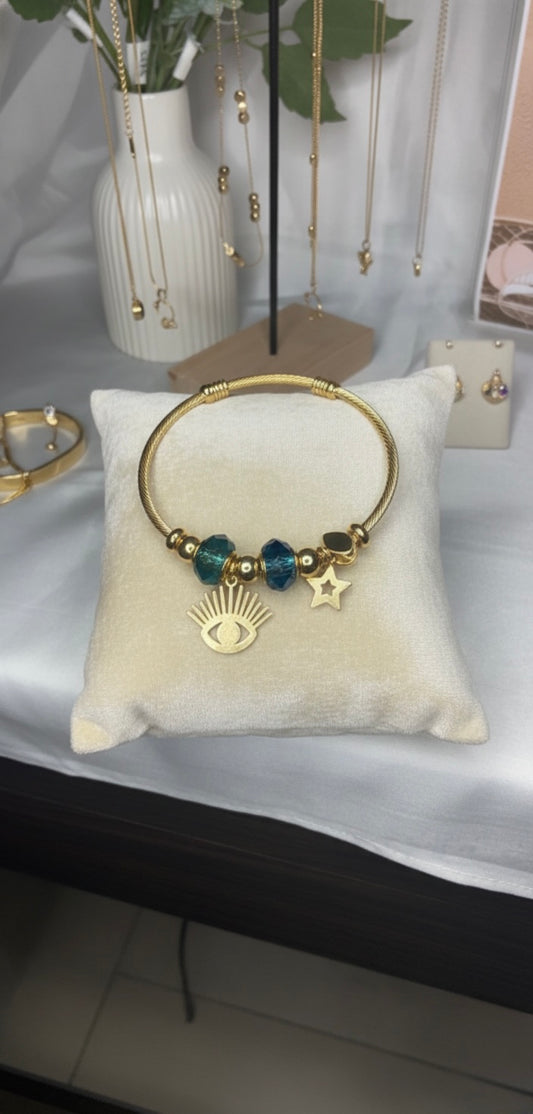 Elegant gold charm bracelet with eye