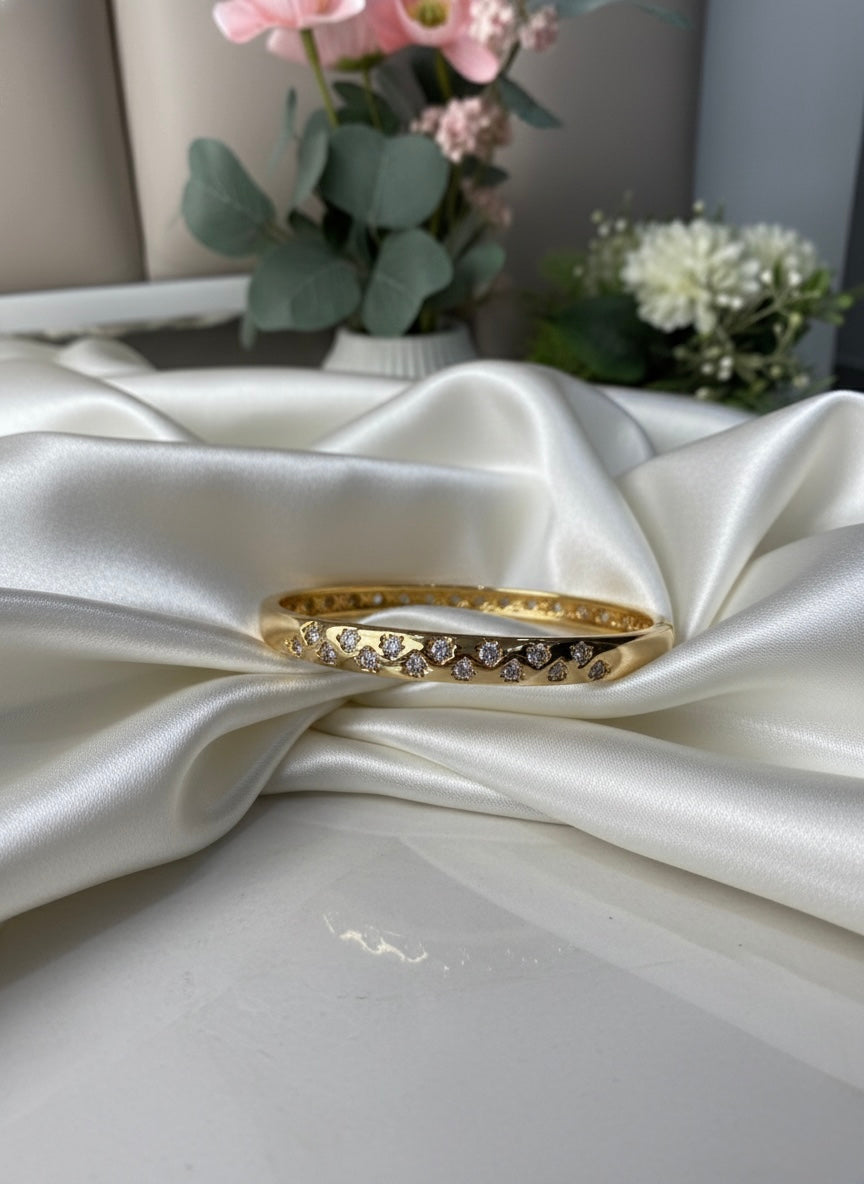 Timeless diamond-look gold bangle