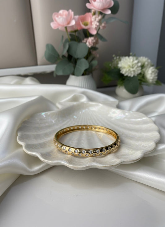 Timeless diamond-look gold bangle
