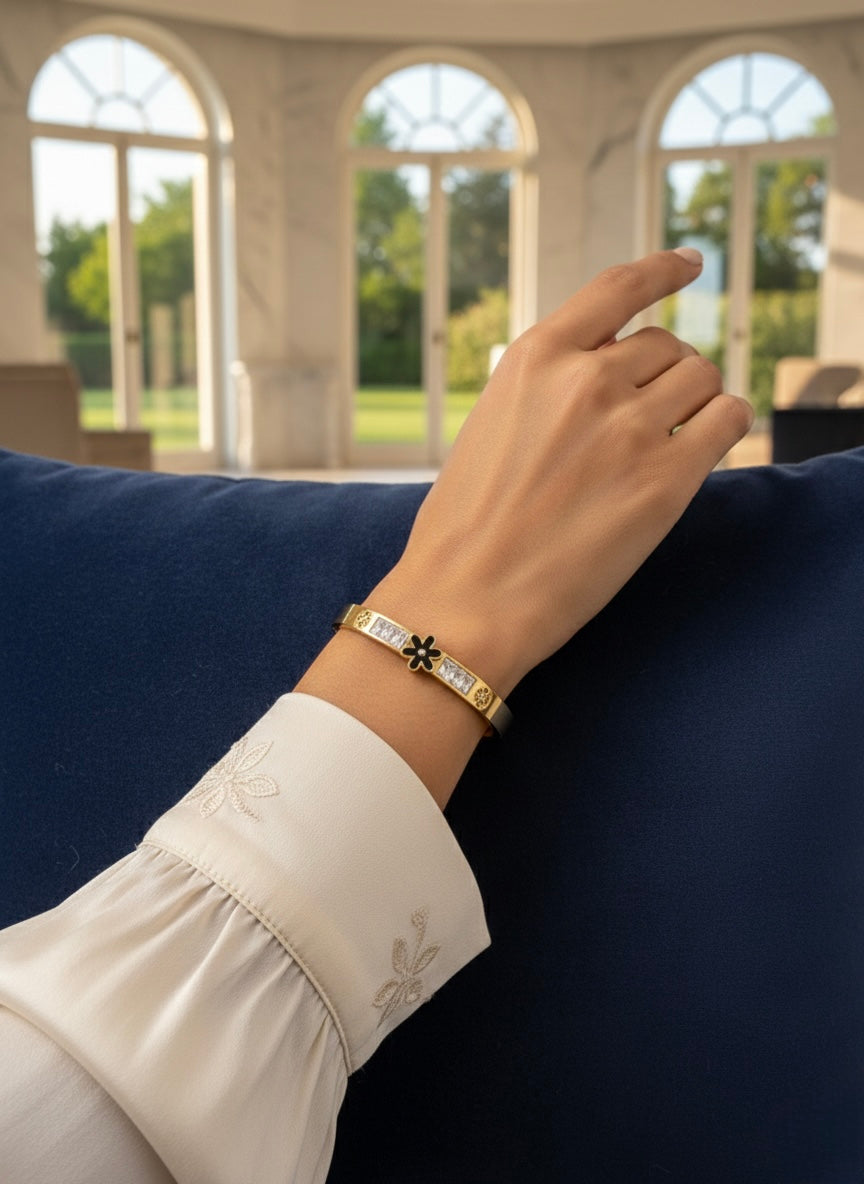 Chic anti-tarnish floral bracelet