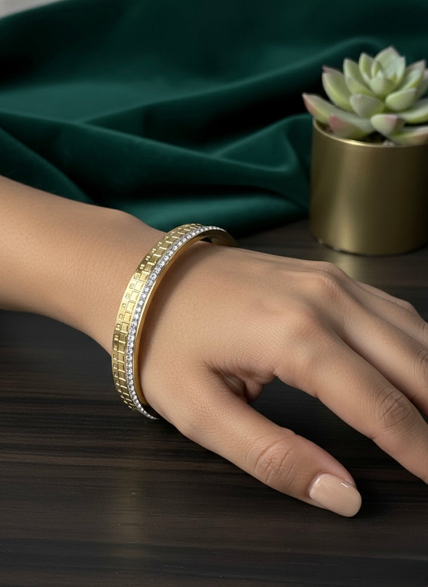 Minimal Gold Sparkle Bangle