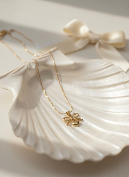 Minimal bow charm heart necklace