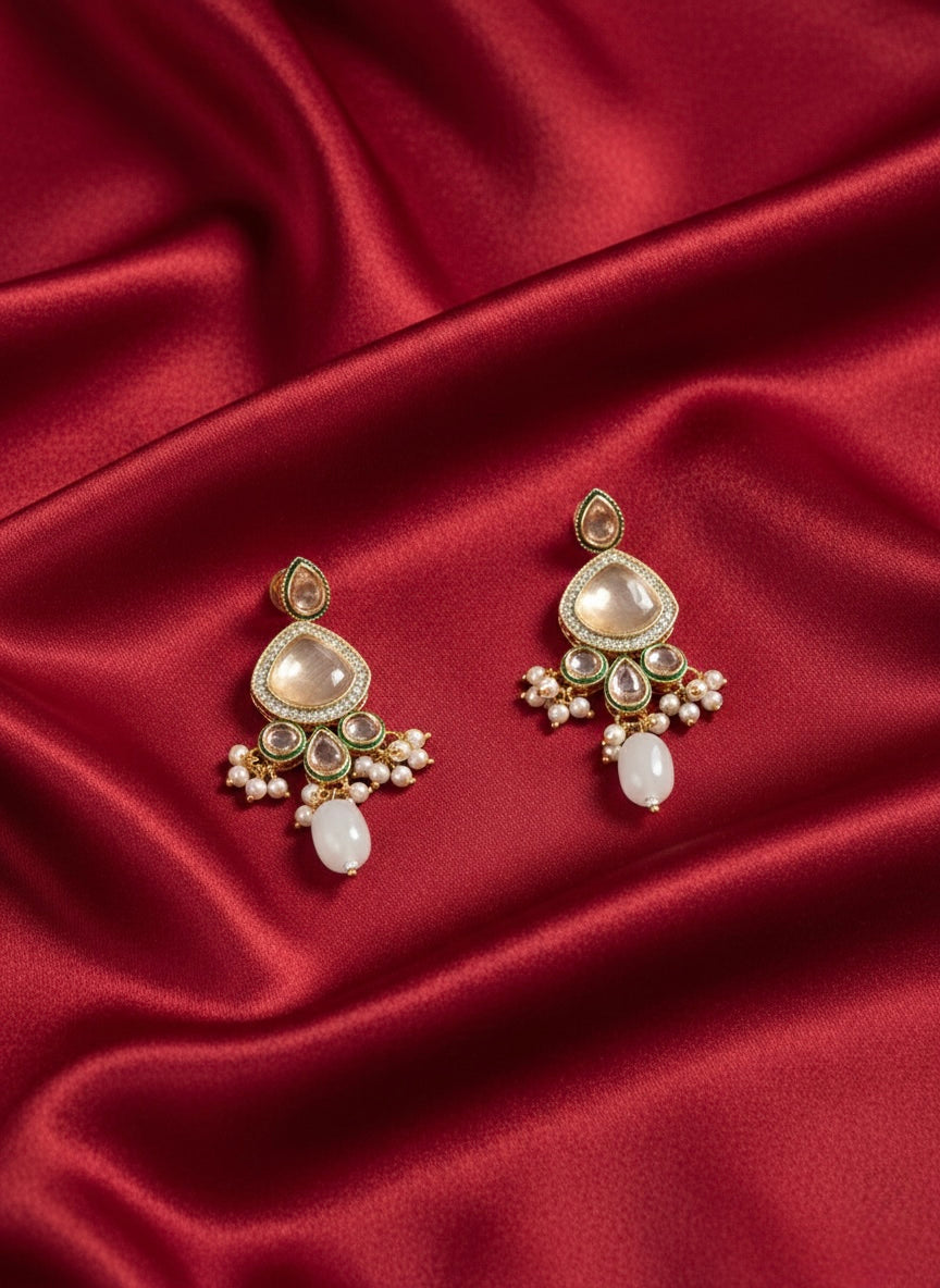 Elegant pearl monalisa statement necklace