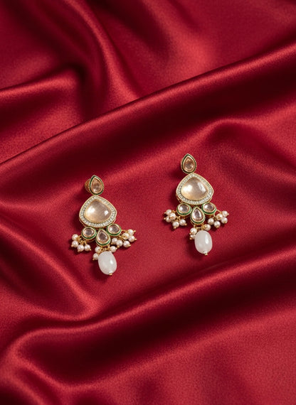 Elegant pearl monalisa statement necklace