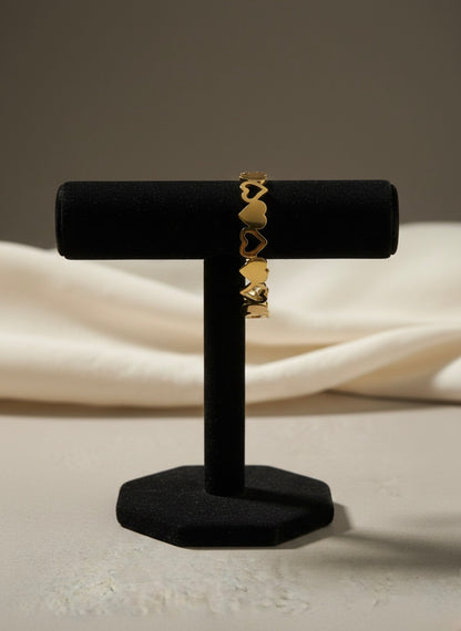 Golden hearts bracelet, everyday elegance