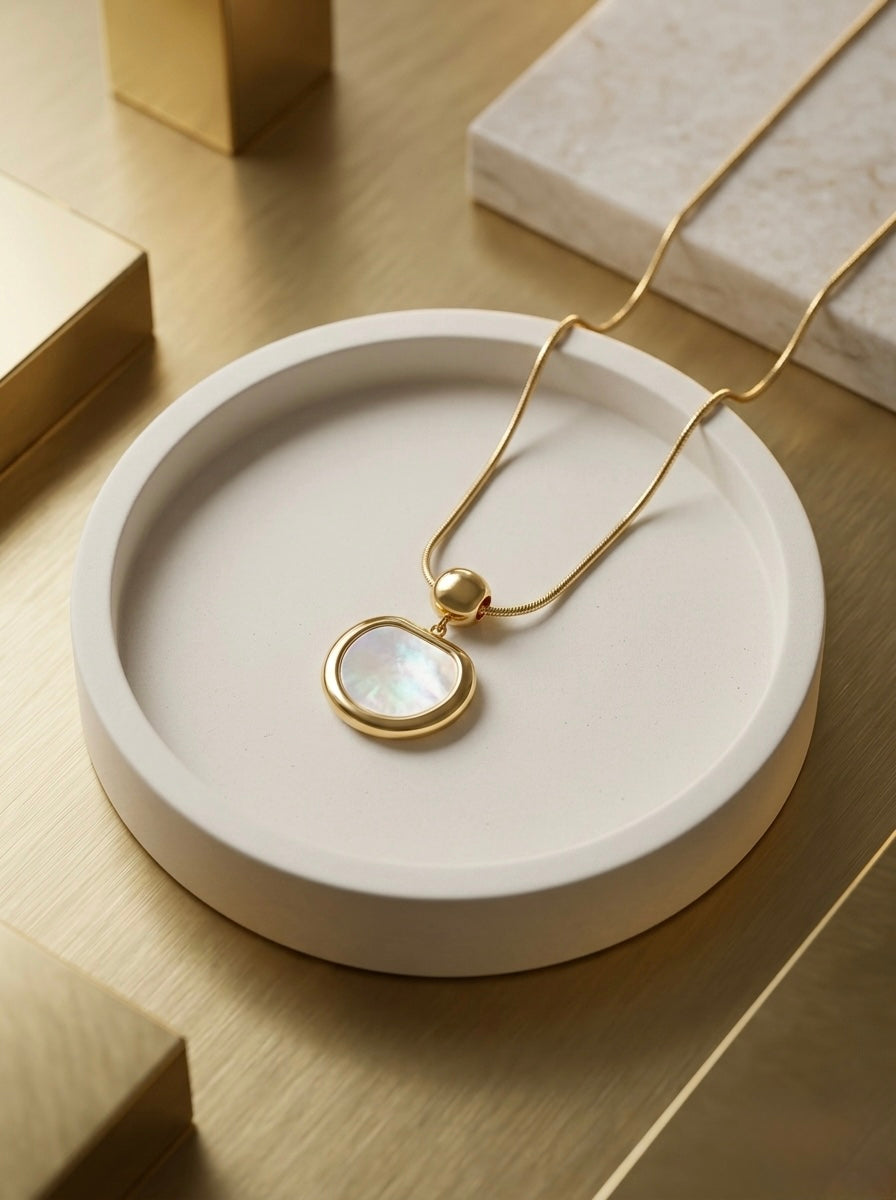 Elegant pearl disc necklace