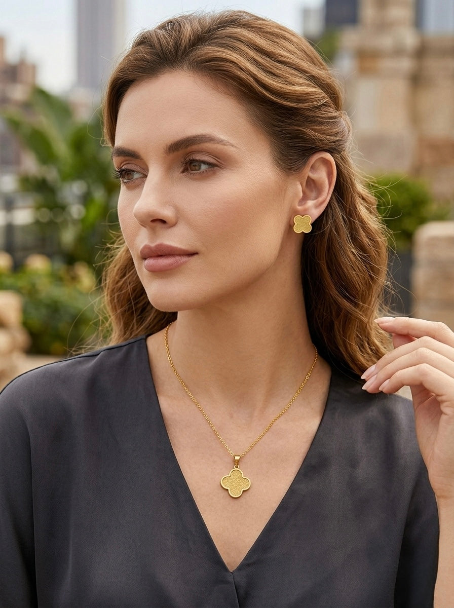 Golden clover pendant earrings set