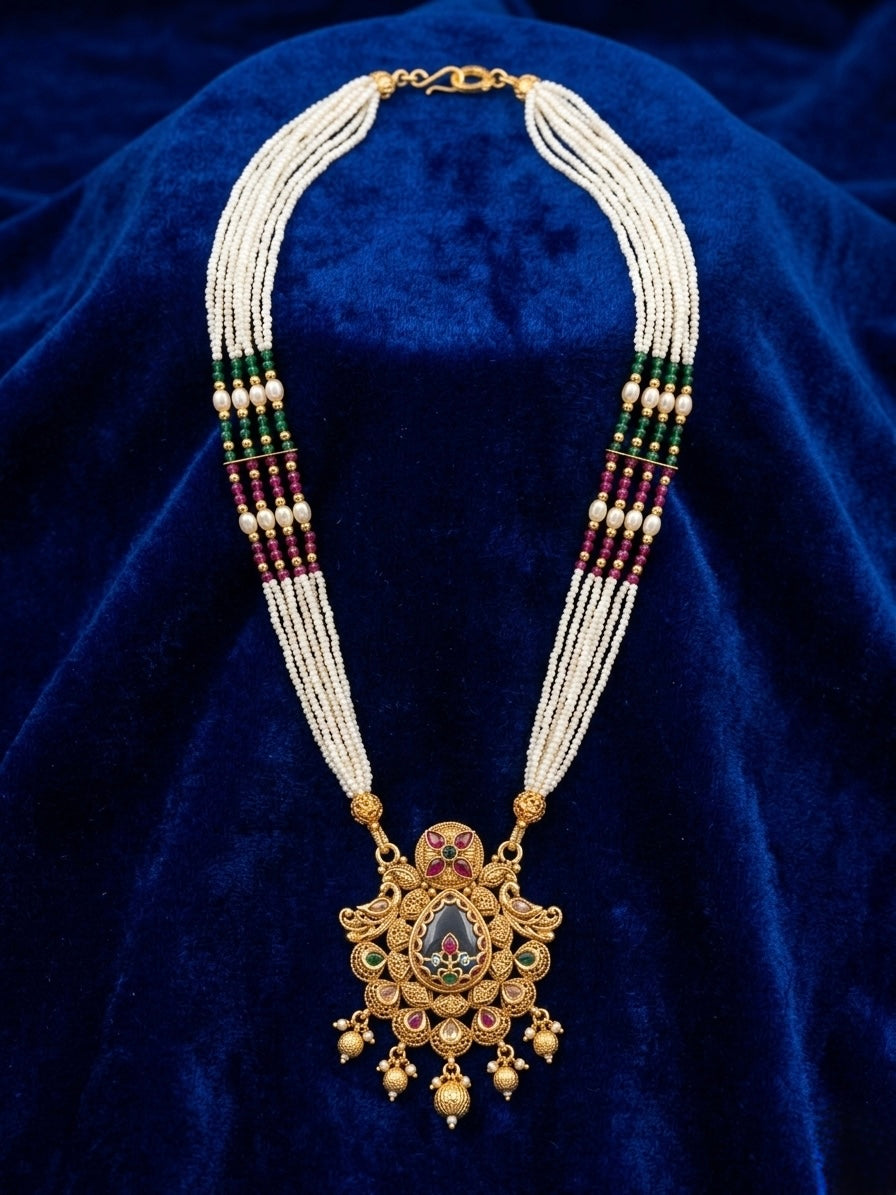 Elegant pearl necklace with antique pendant