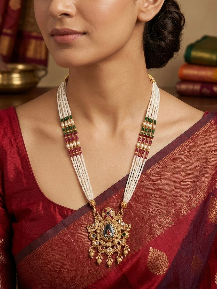Elegant pearl necklace with antique pendant