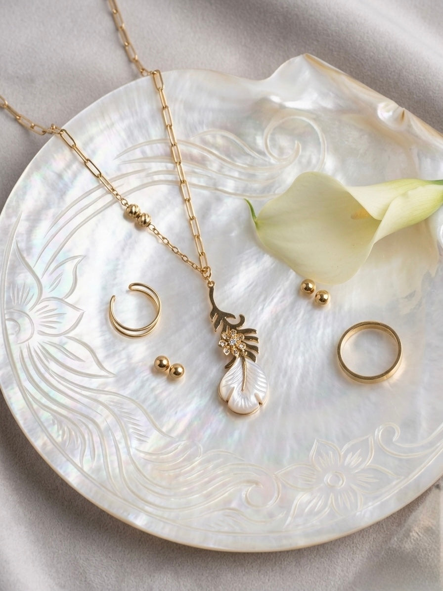 Elegant feather-inspired gold jewelry