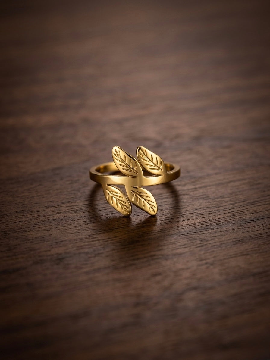 Modern cutout leaf gold ring