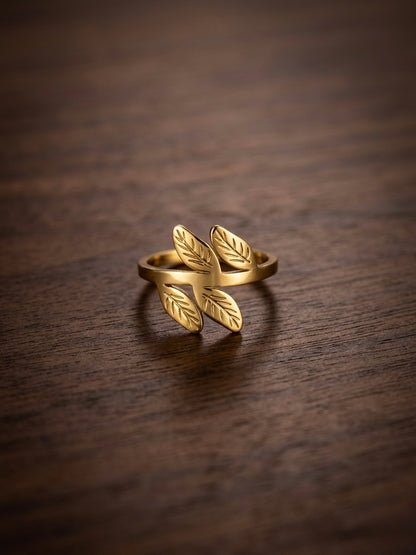 Modern cutout leaf gold ring