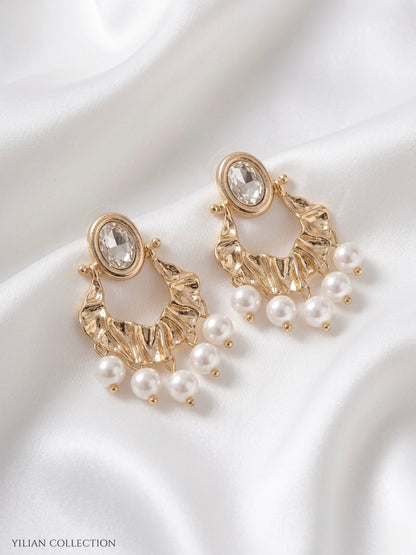 Vintage gold textured chandelier crystal earrings.