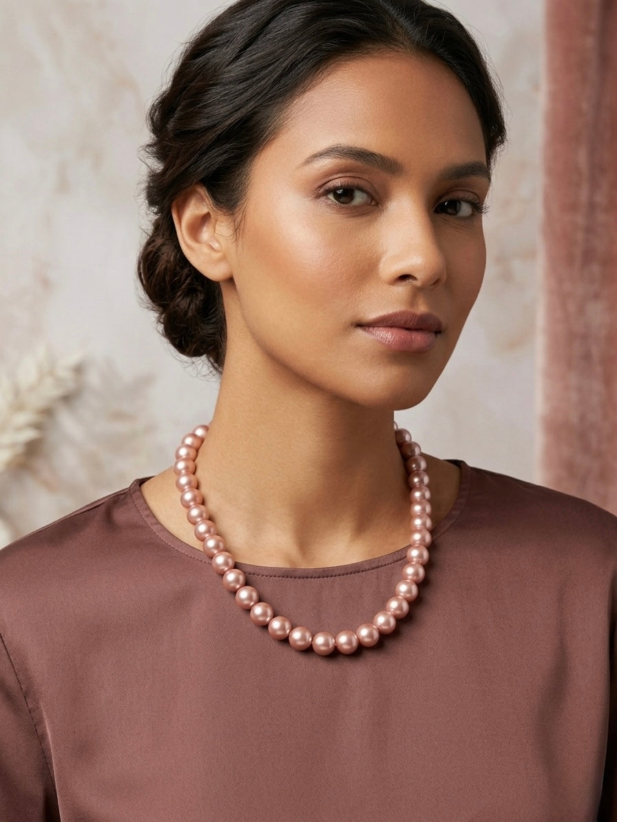 Sophisticated rose gold tone pearl necklace.