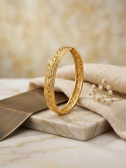 Elegant woven pattern gold luxury bracelet.