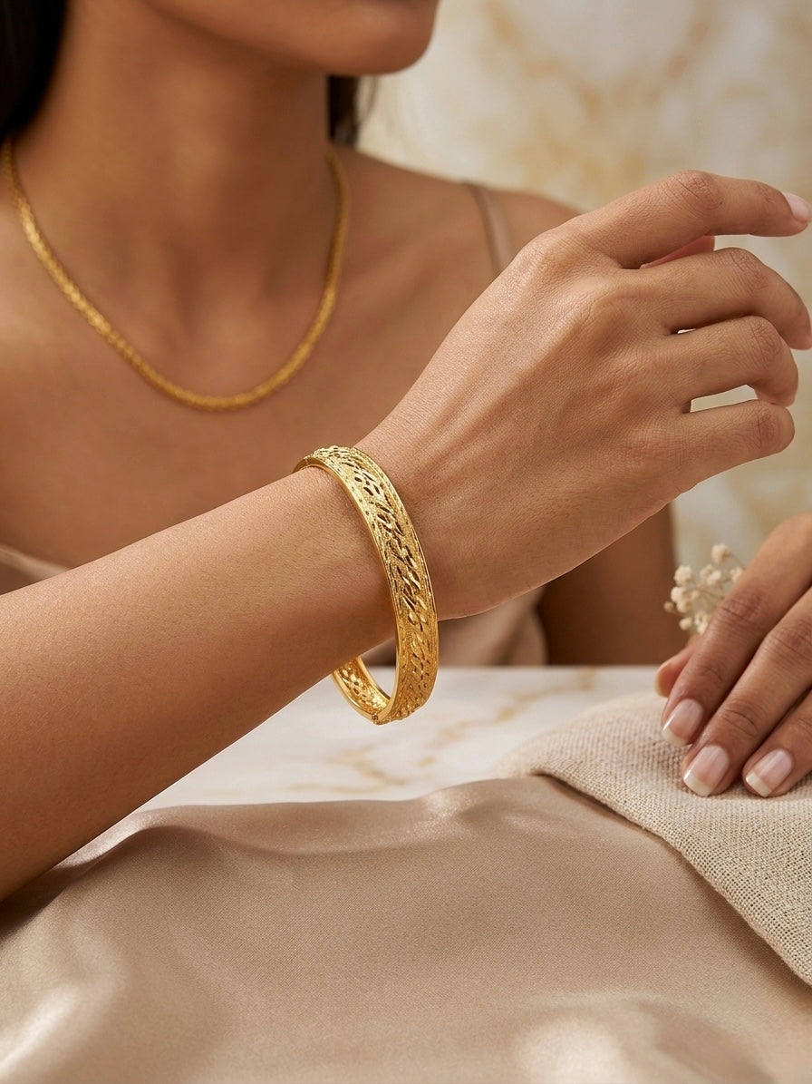 Elegant woven pattern gold luxury bracelet.