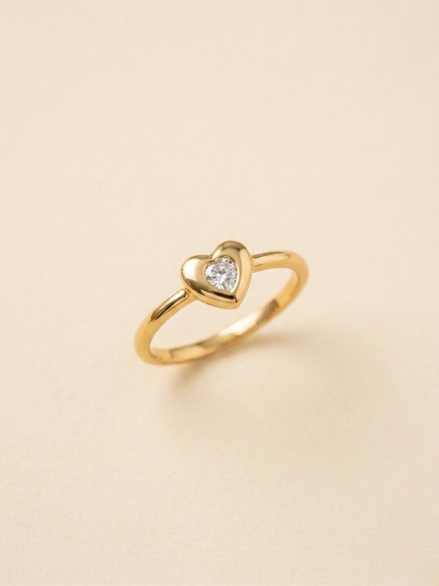 Elegant gold heart diamond ring.