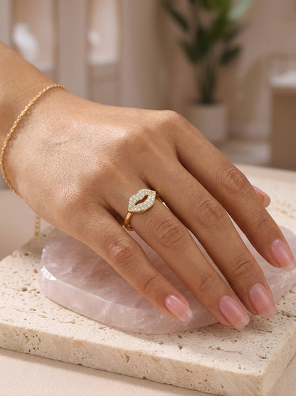Playful sparkling diamond lips ring.