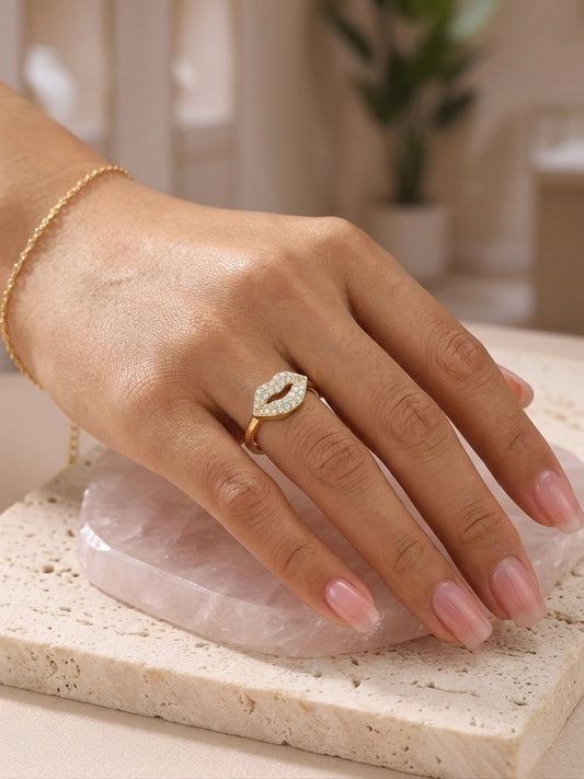 Playful sparkling diamond lips ring.