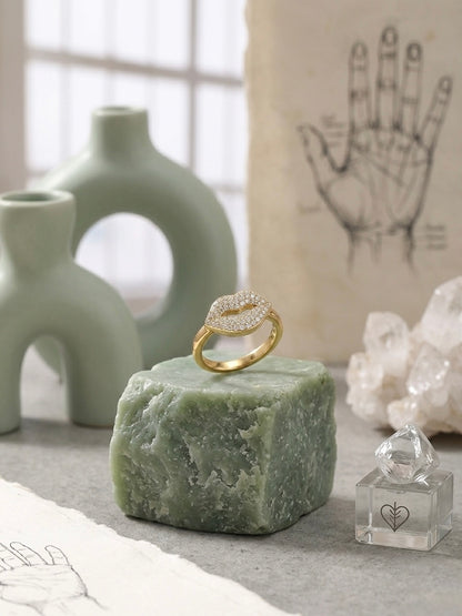 Playful sparkling diamond lips ring.
