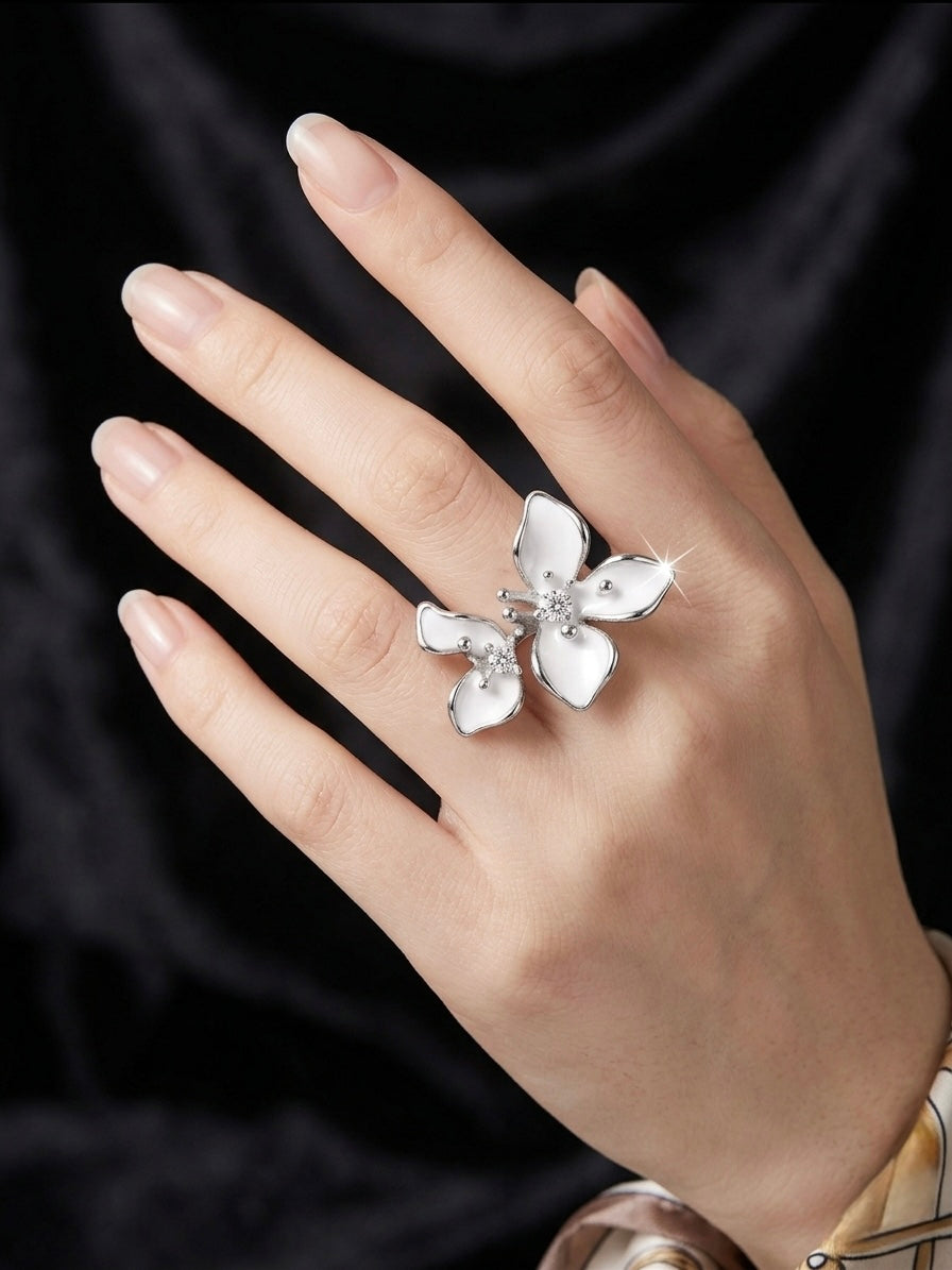 Charming silver white enamel flower ring.