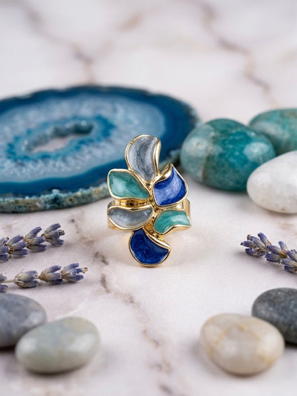 Gold enamel leaf ring viewed from the side