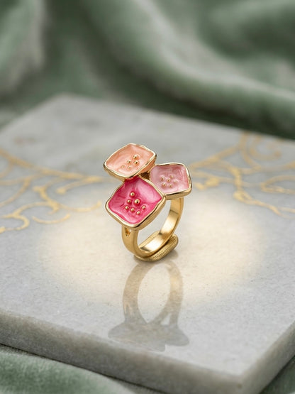 Triple floral enamel ring in gold with peach and pink flowers