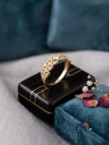 Vintage-inspired gold lattice diamond ring.