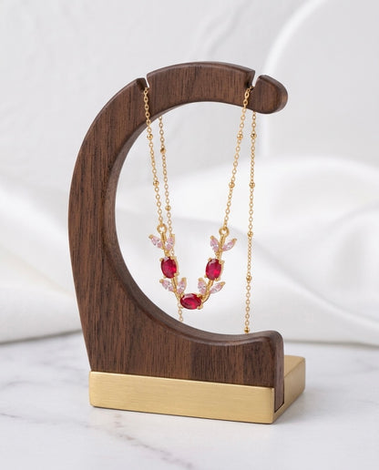 Stunning gold necklace with tulip design.