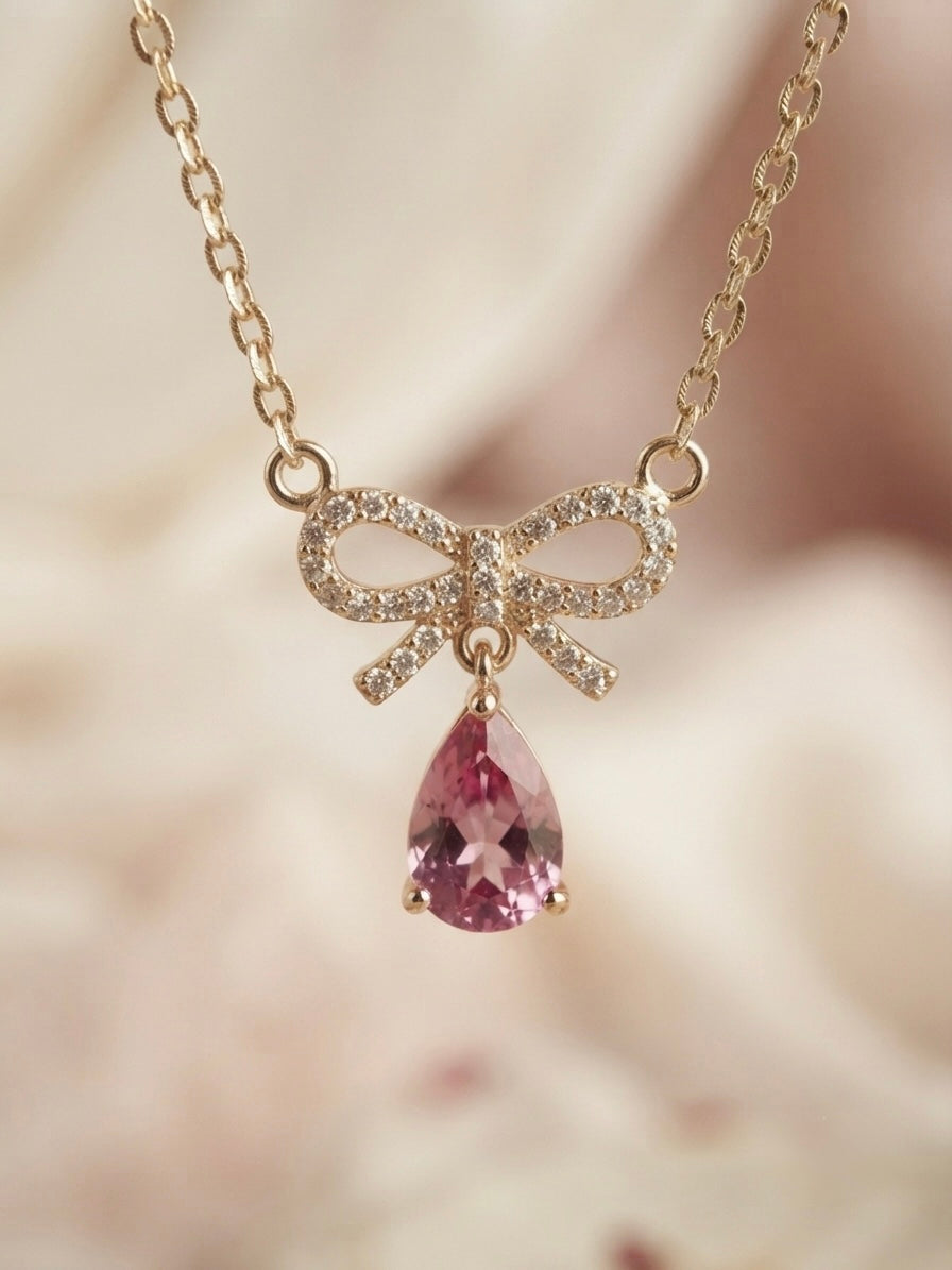 Charming gold bow pendant necklace.