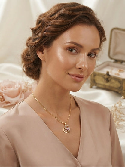 Charming heart design, sophisticated gold finish.