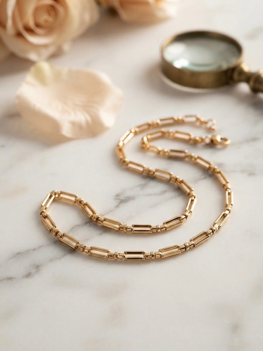 Modern gold link, chic everyday essential.