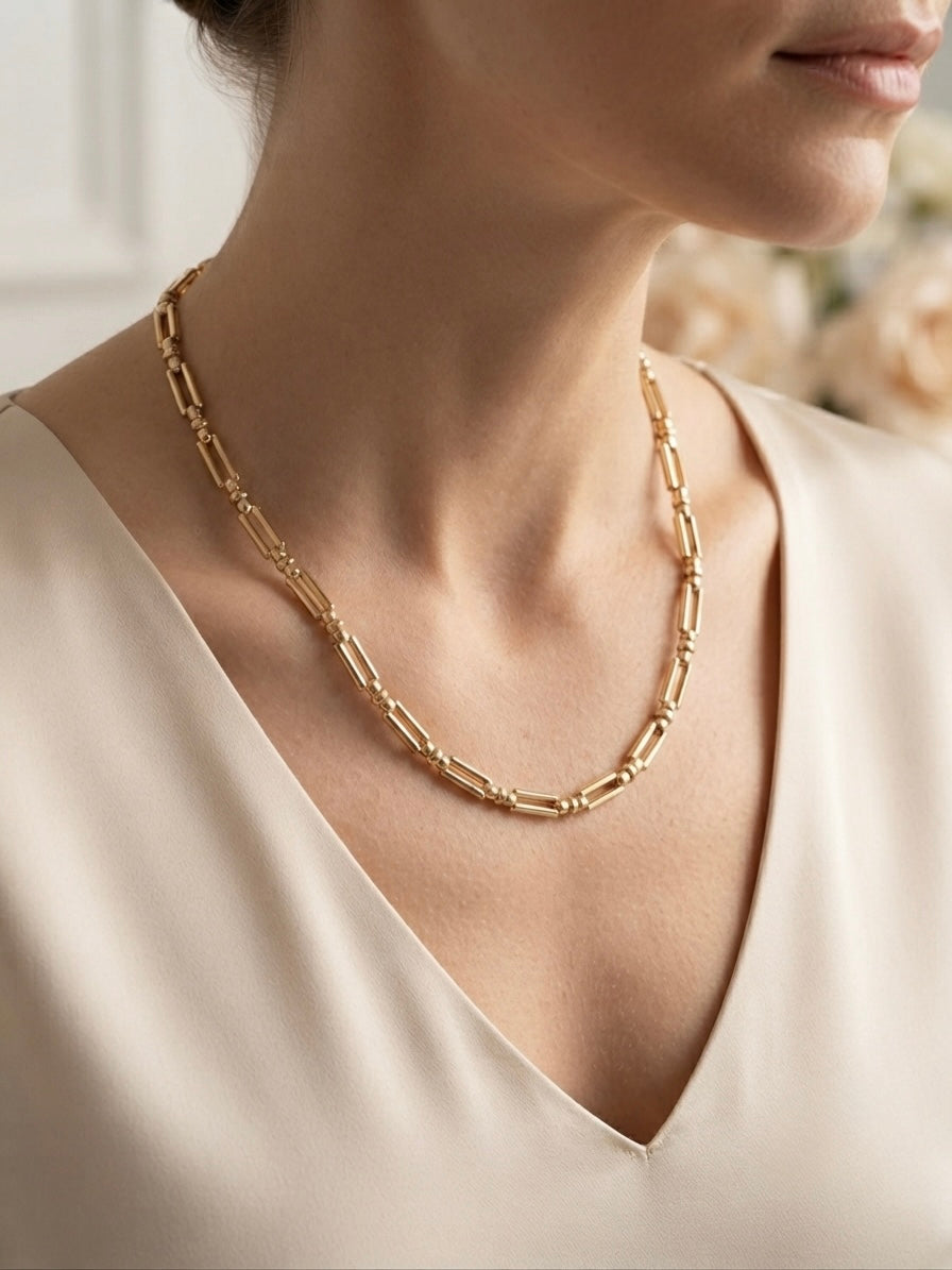 Modern gold link, chic everyday essential.