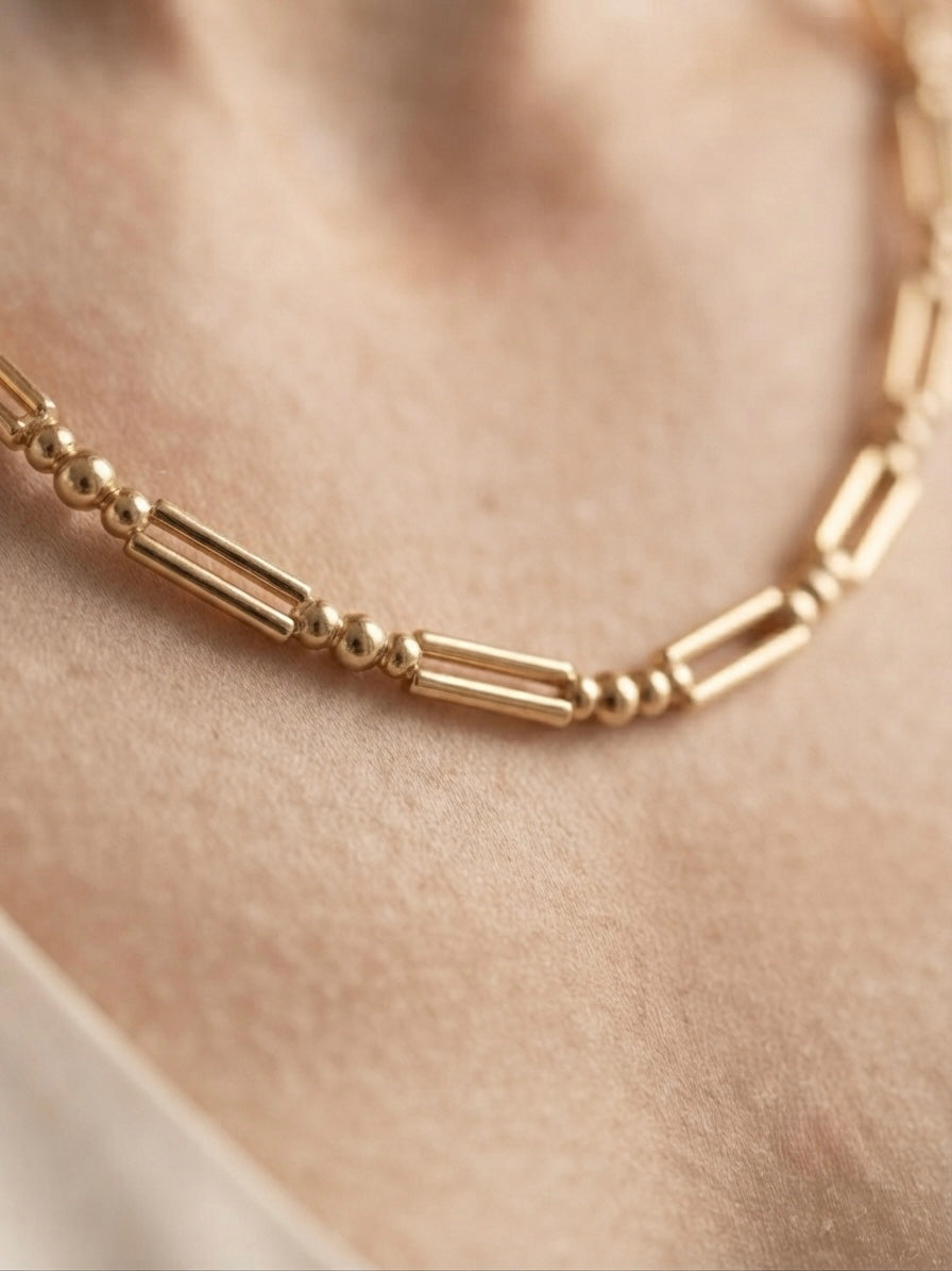 Modern gold link, chic everyday essential.
