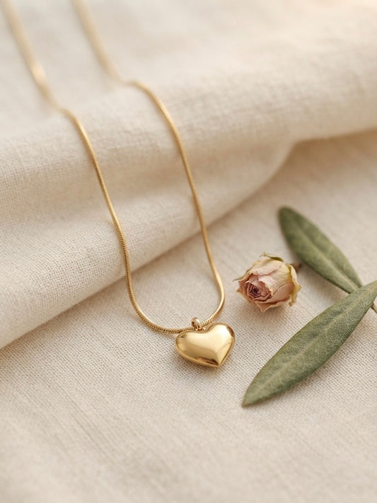 Classic polished heart, radiant gold necklace.