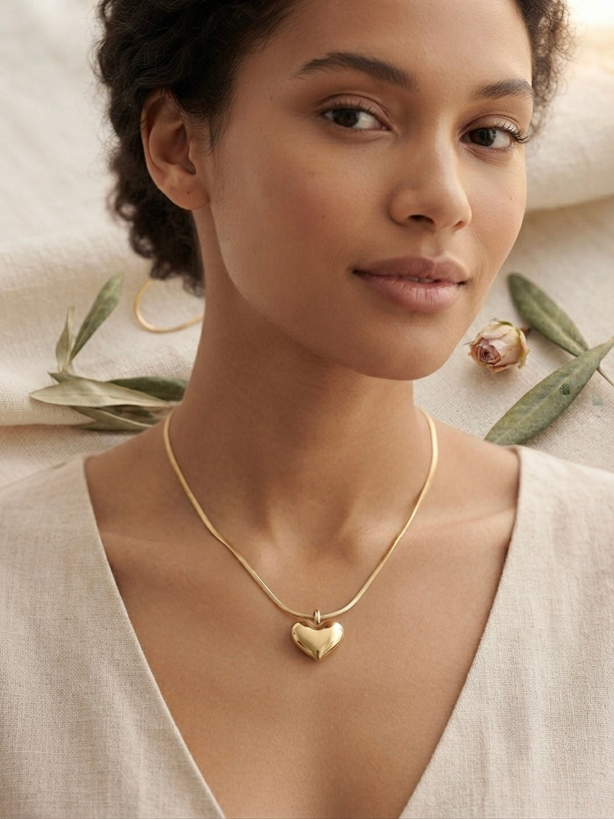 Classic polished heart, radiant gold necklace.