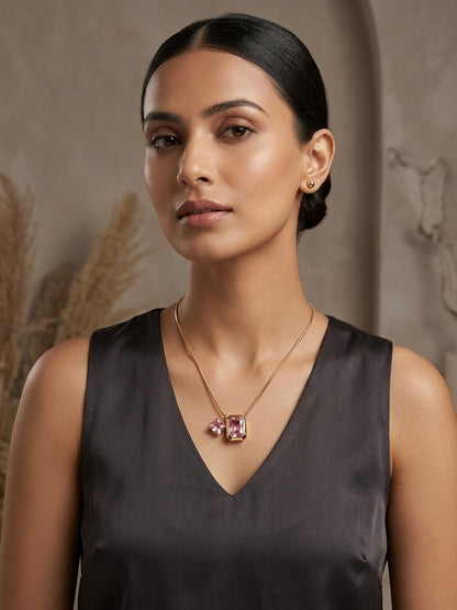 Chic double-gem design, timeless gold necklace.